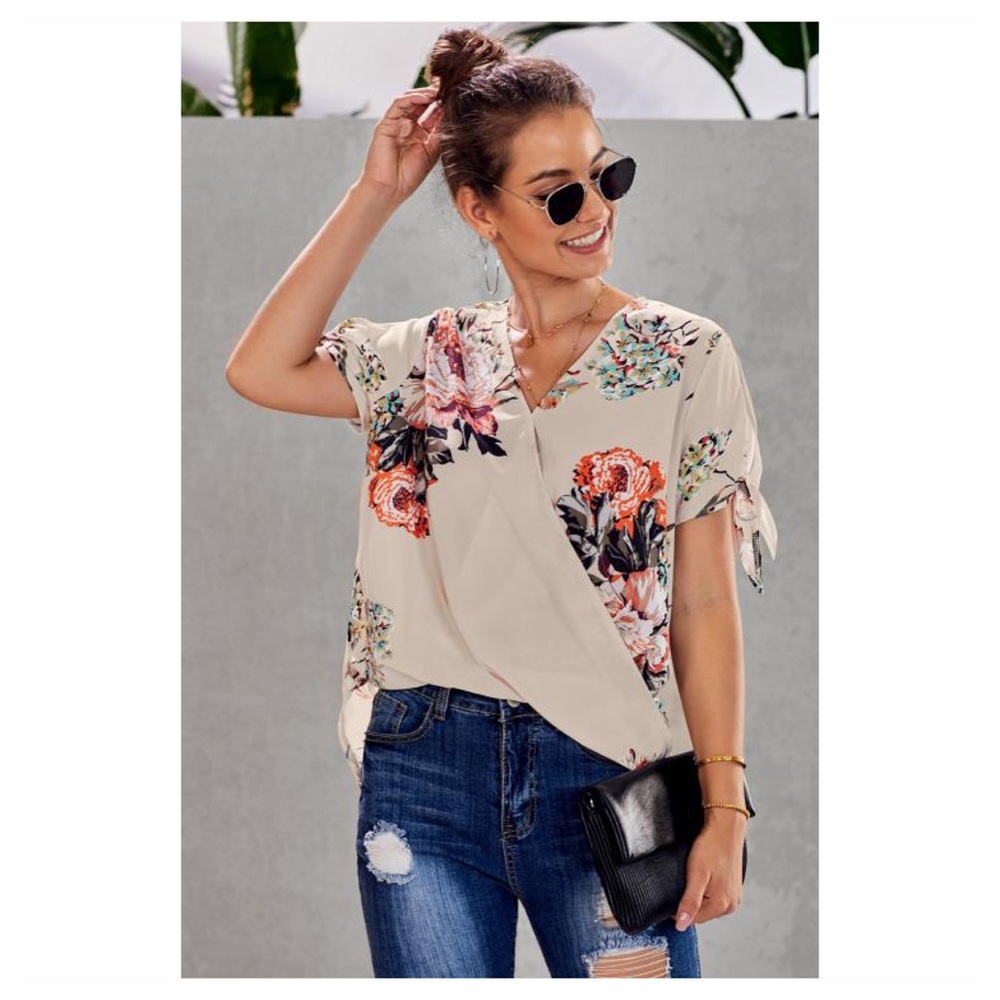🆕 floral wrap top - Picture 3 of 4
